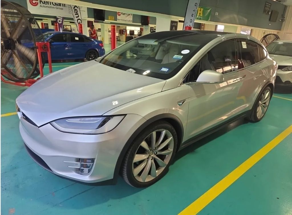 tesla model x 2017 5YJXCAE41HF037126 image tesla model x 2017 5YJXCAE41HF037126 image